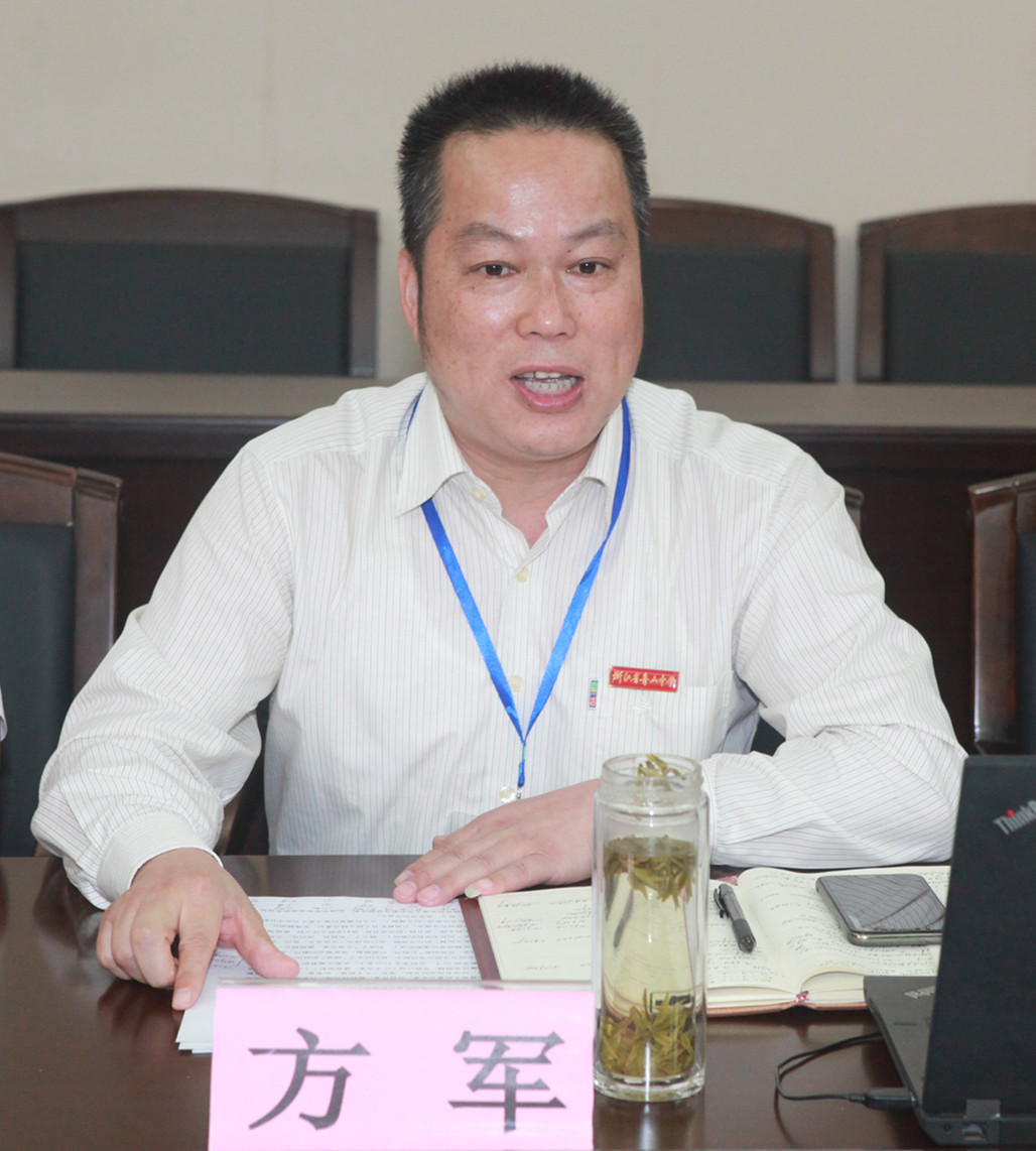 南京校友会代表一行回访母校