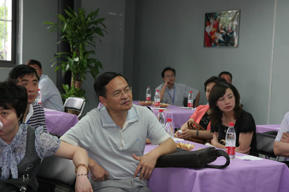 张裕良校长在校长见面会上