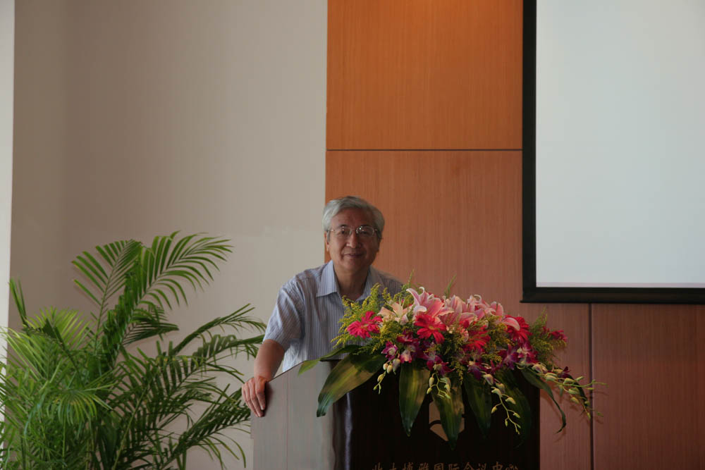 北大前任校长许智宏院士在论坛上发言